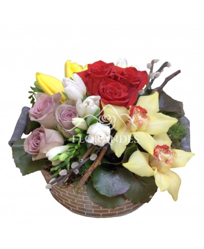 Aranjament floral orhidee si trandafiri mov