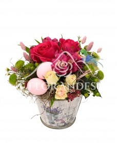 Aranjament floral cu trandafiri si alstroemeria