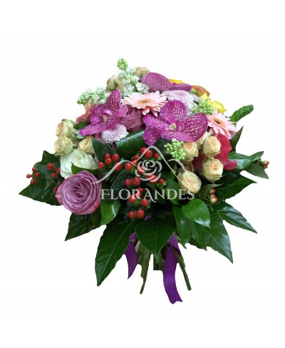 Buchet trandafiri mov si orhidee Buchet trandafiri mov si orhidee