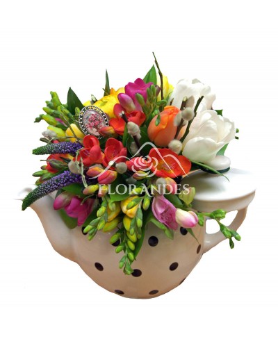 Ceainic frezii si lalele