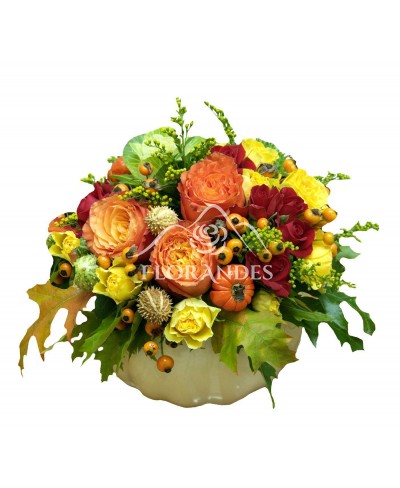 Aranjament floral trandafiri si brassica