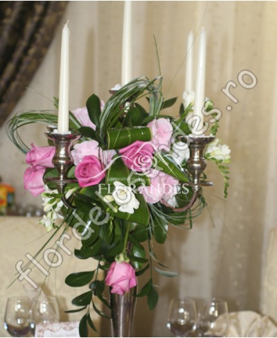 Aranjament de masa din trandafiri 