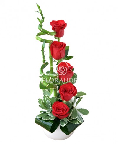 Aranjament floral trandafiri rosii
